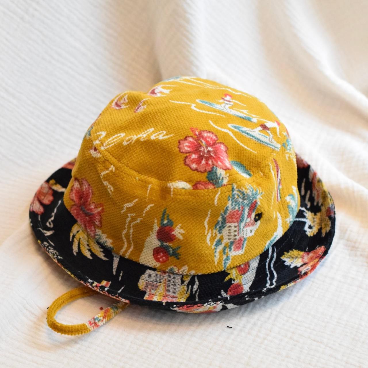 yellow safari hat